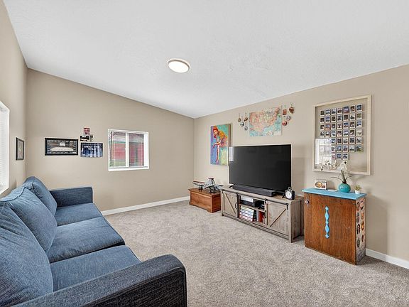 2nd image of 636 W 4th Ave