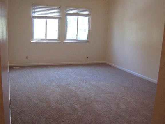 4th image of 1935 Gardiner Ln APT F95