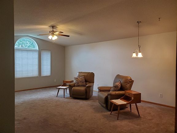 3rd image of 1316 Carriage Dr Unit B