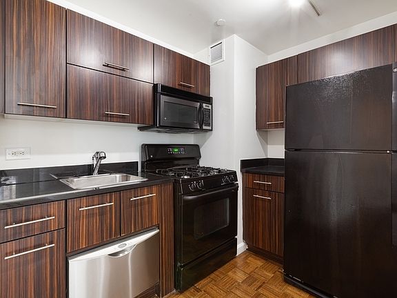 4th image of 67 Wall St APT 9C