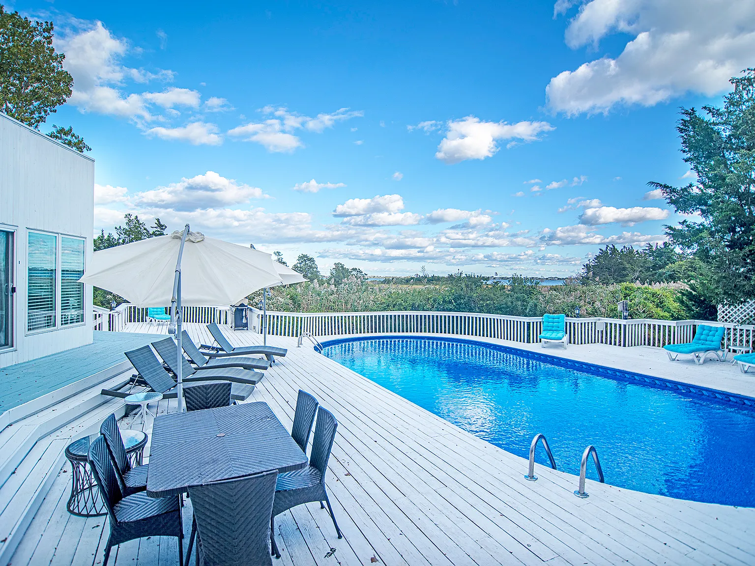 Spectacular Water Views & Heated Pool — Photo 2