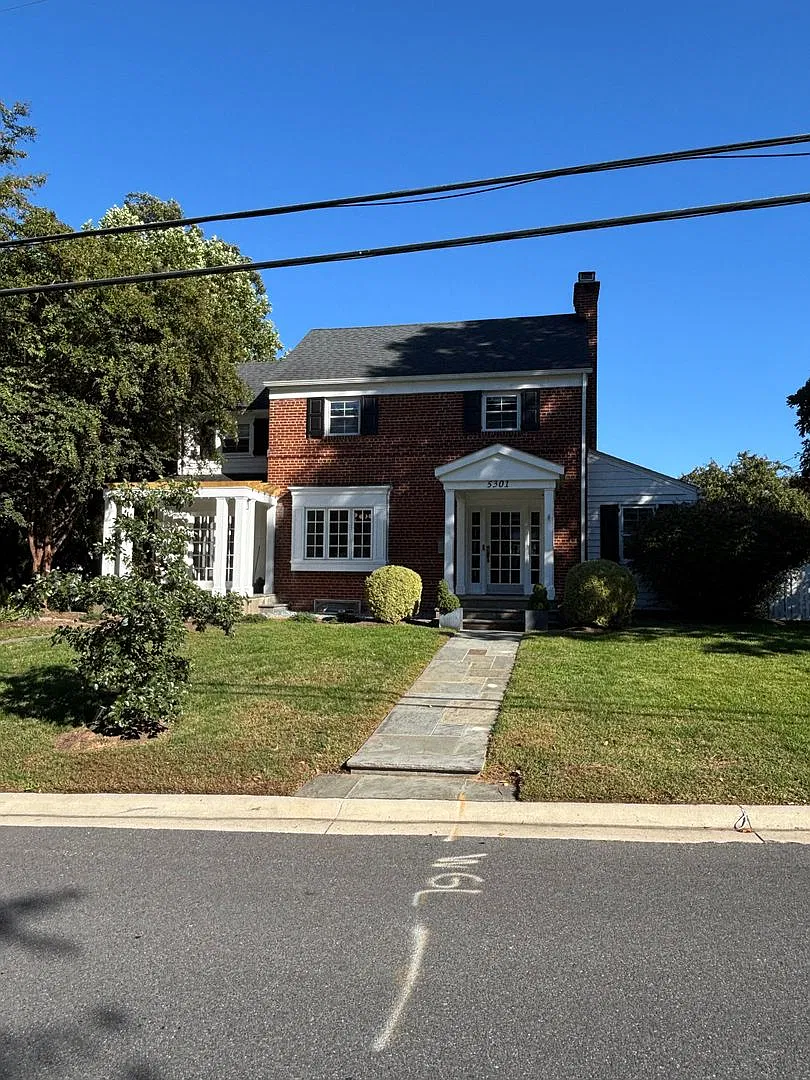Bethesda Sparkling Colonial - great entertaining inside and out — Photo 1