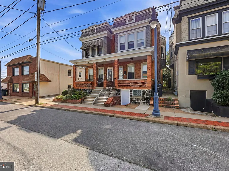 832 N Union St — Photo 1