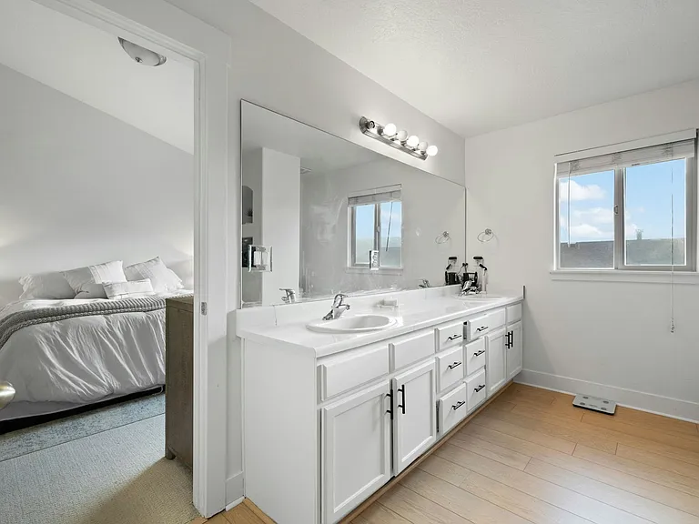 2657 N Elm Dr — Photo 40