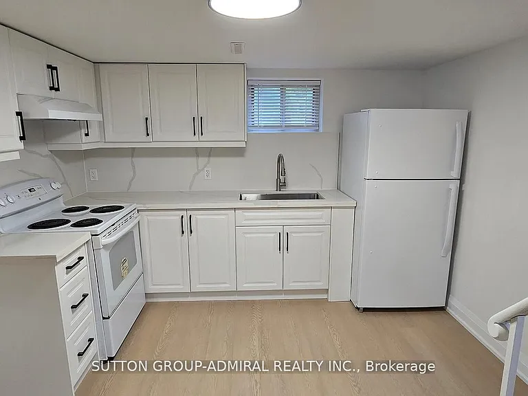 19 Tobruk Cres #BASEMENT — Photo 6