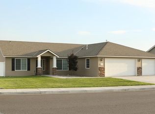 4702 Catalonia Dr, Pasco, WA 99301
