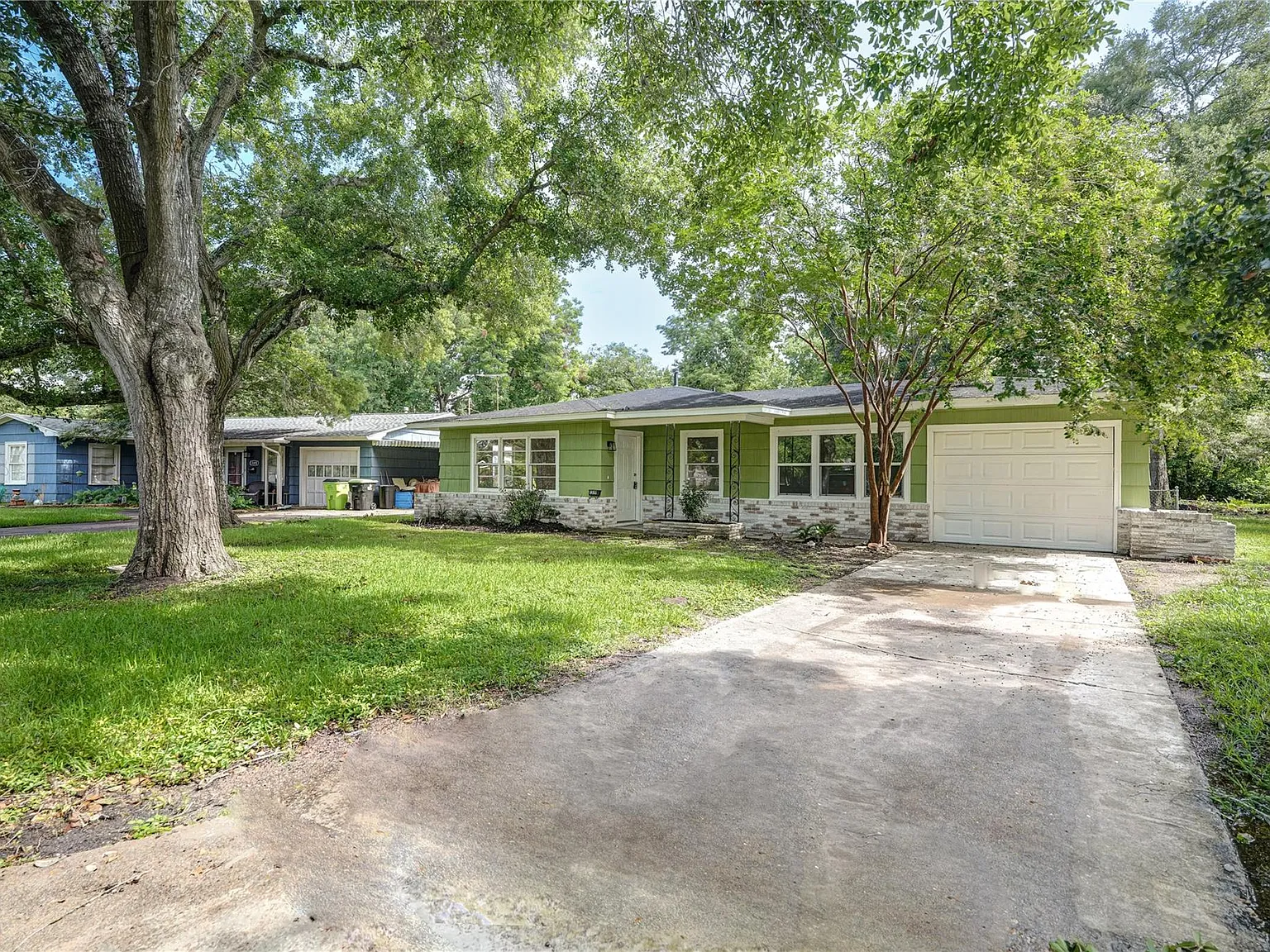 3 bed, 2.0 bath, 1337 sqft, $1,795 — Photo 2