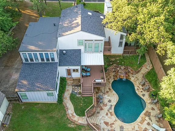 3rd image of 2304 Wood Cliff Ct