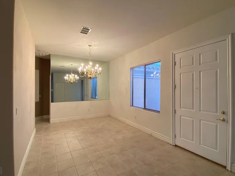 386 Apple River Ct — Photo 4