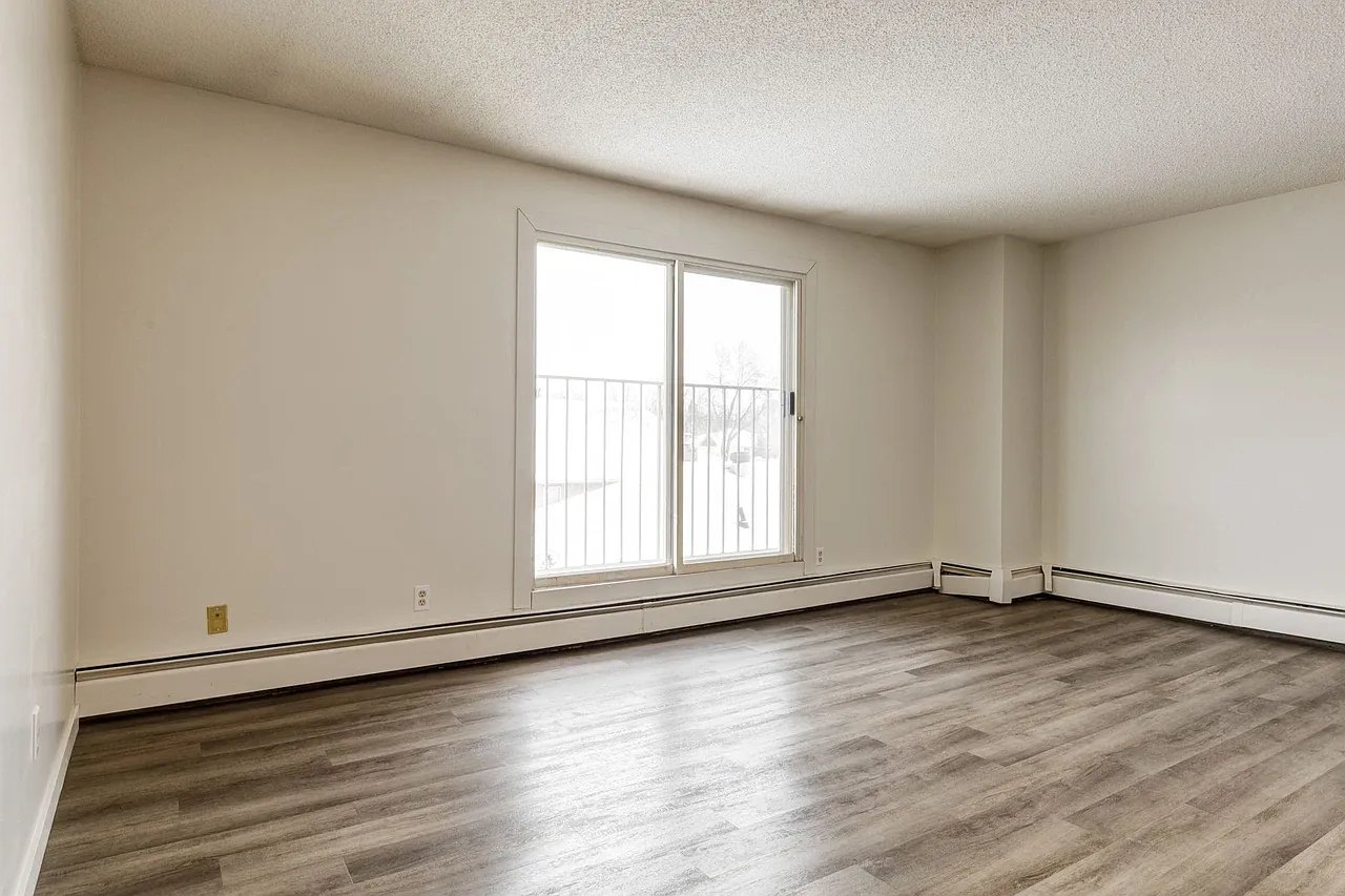 Gleneagles Apartments — Photo 1