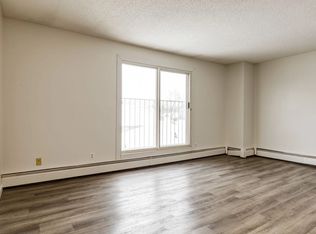 4814 46th St #102, Camrose, AB T4V 1G7
