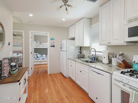 5th image of 324 Sumner Avenue