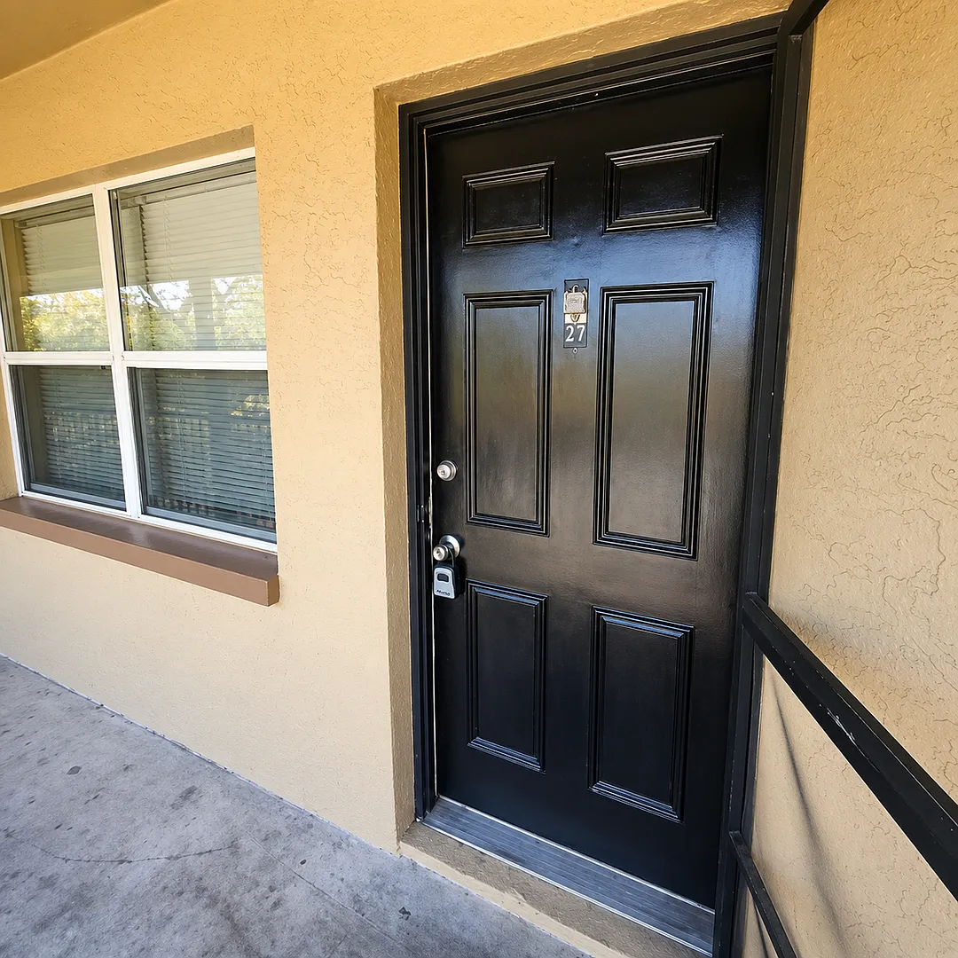 Charming 1-Bedroom Condo Near the Beach 2501 Harn Blvd #H27, Clearwater, FL — Photo 2