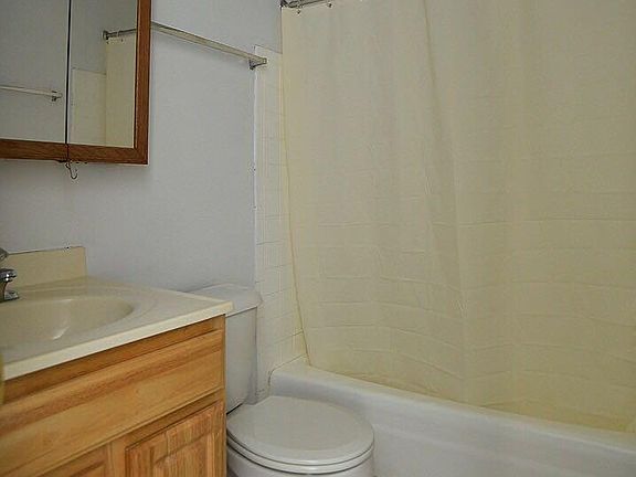 4th image of 655 Deepwoods Dr APT 2G