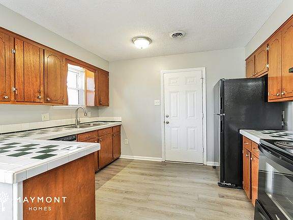 5th image of 2738 Antler Dr W