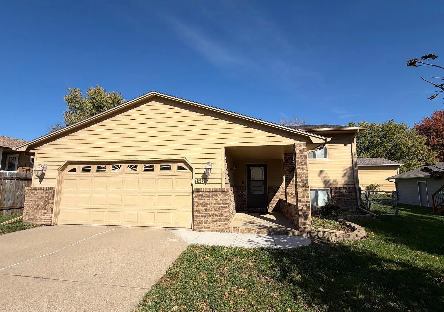 4204 E Oak St — Photo 1