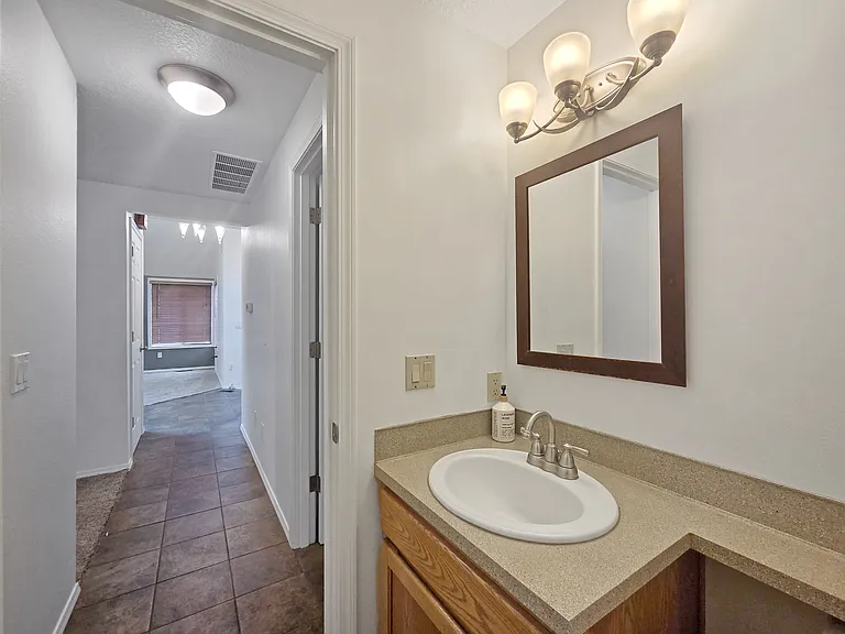 10526 SW Windsor Pl — Photo 13