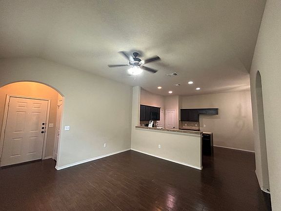 5th image of 716 Creekside Cir