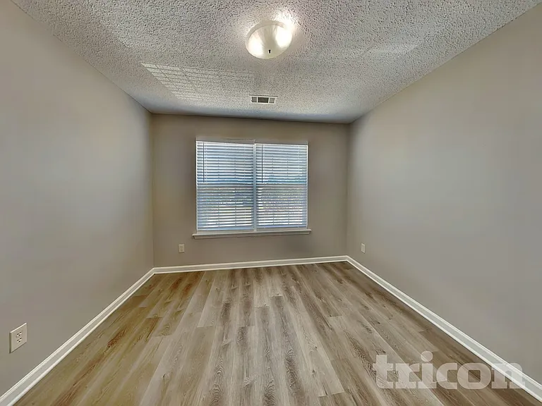 740 Parkway Rd — Photo 16