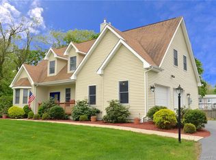 548 Boston Post Rd, Waterford, CT 06385