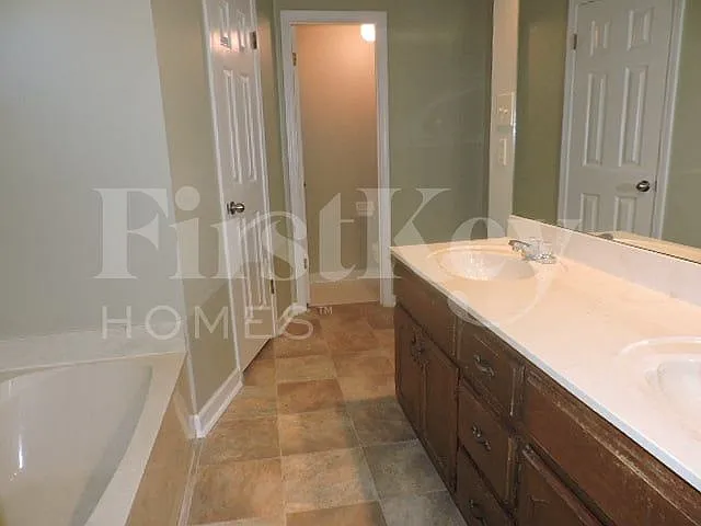 2056 Kingsrow Pkwy — Photo 14