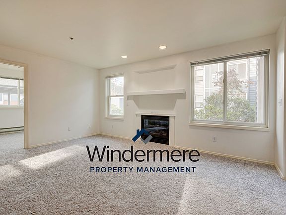 5th image of 300 N Oak Harbor St APT B102