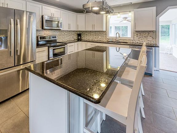5th image of 344 Heritage Dr