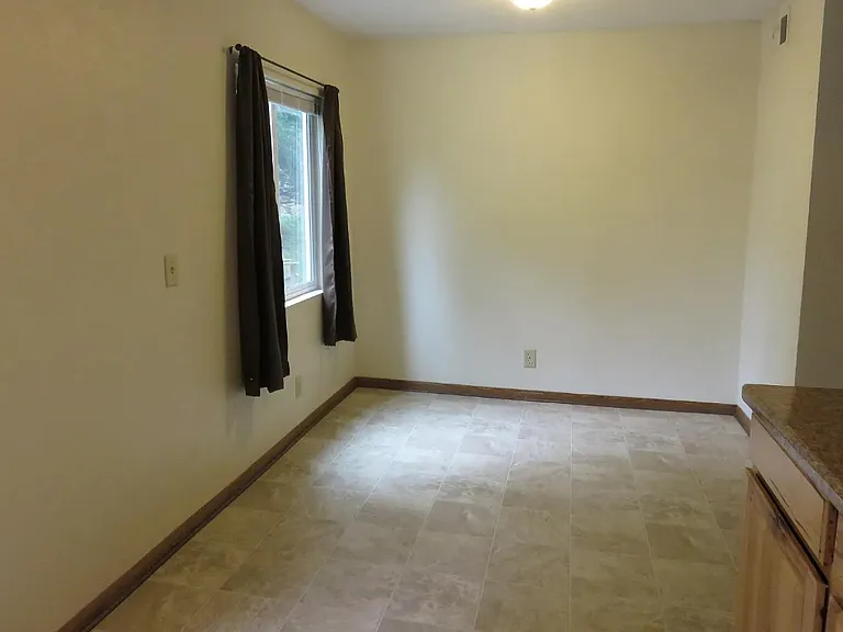 1328 Woodstock Ave #1328 — Photo 2
