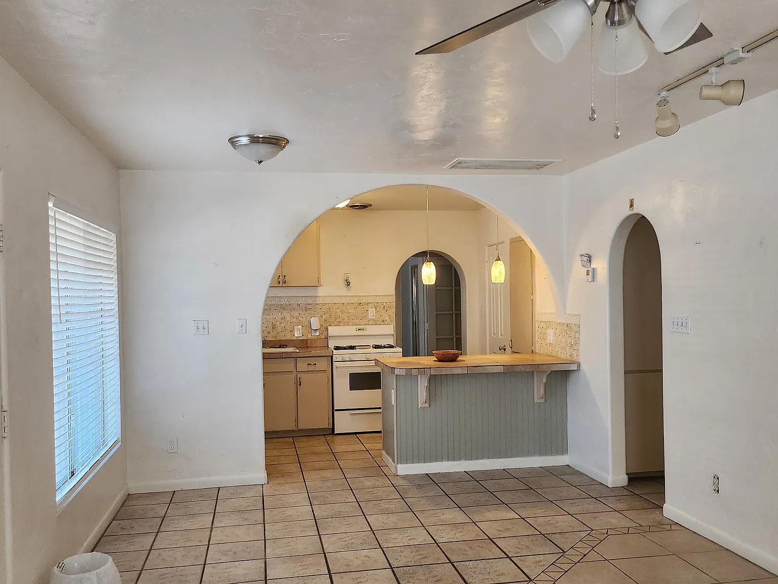 3 bed, 1393 sqft, $1,500 — Photo 2