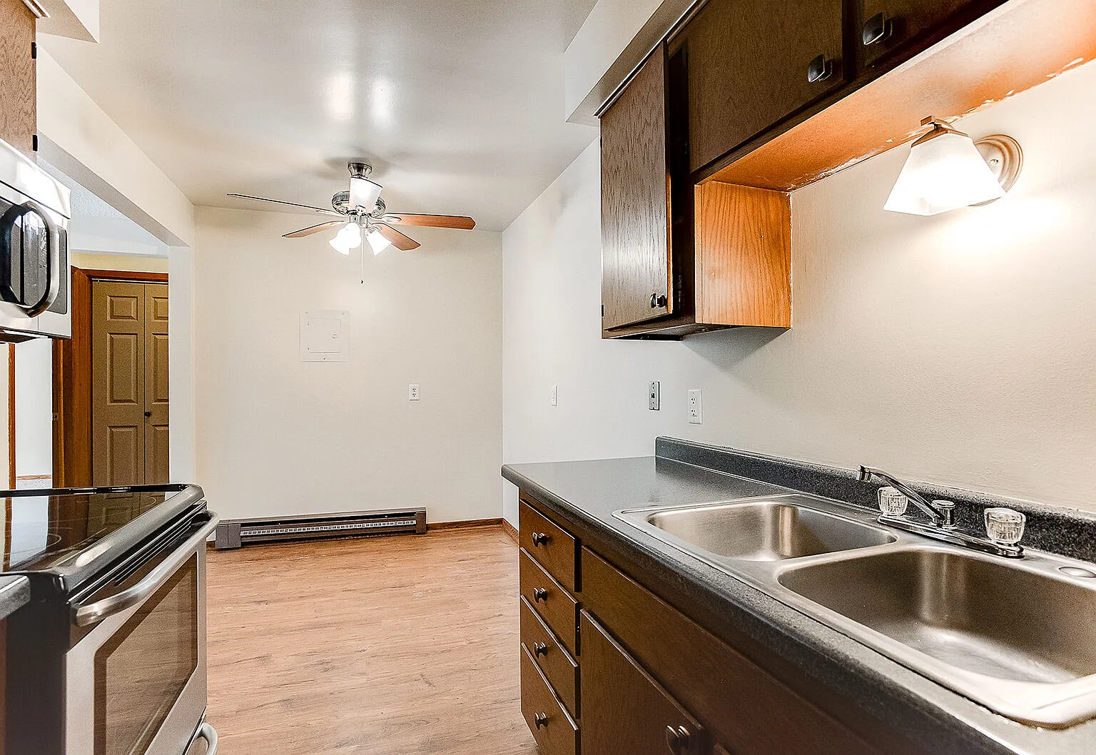 Mark Court Apartments — Photo 1