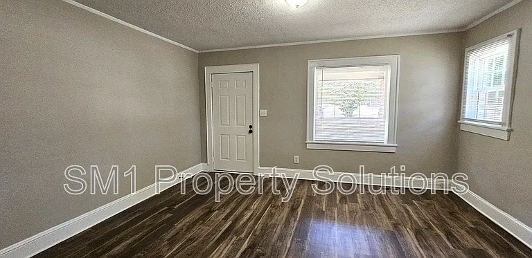 1215 Arlington St — Photo 4