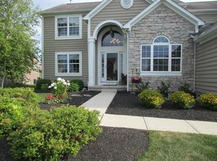 2830 Abbey Knoll Dr, Lewis Center, OH 43035