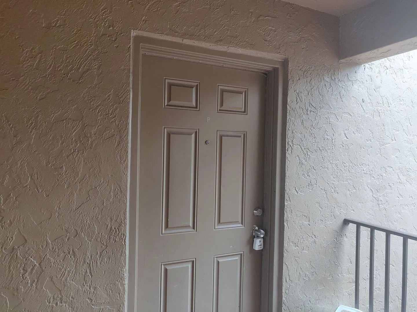 Spacious 3 Bedroom 2 Bath Condo with Community Pool & Clubhouse — Photo 2