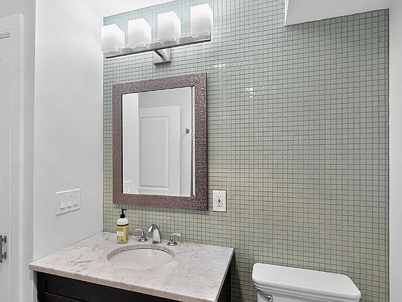4th image of 1522-24 Race St #3