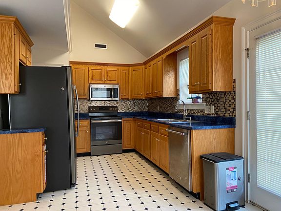 4th image of 9621 Waycross Cir