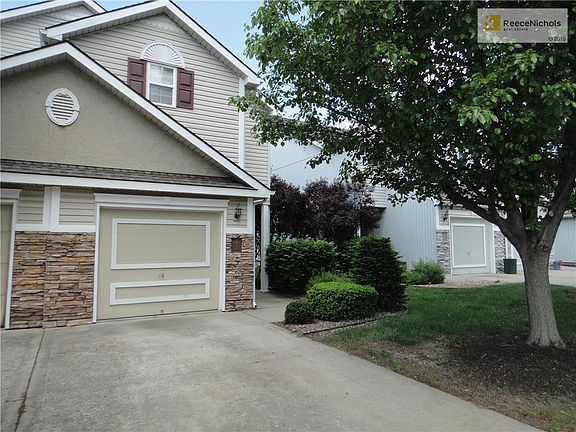 2nd image of 3221 SW Shadow Brook Dr