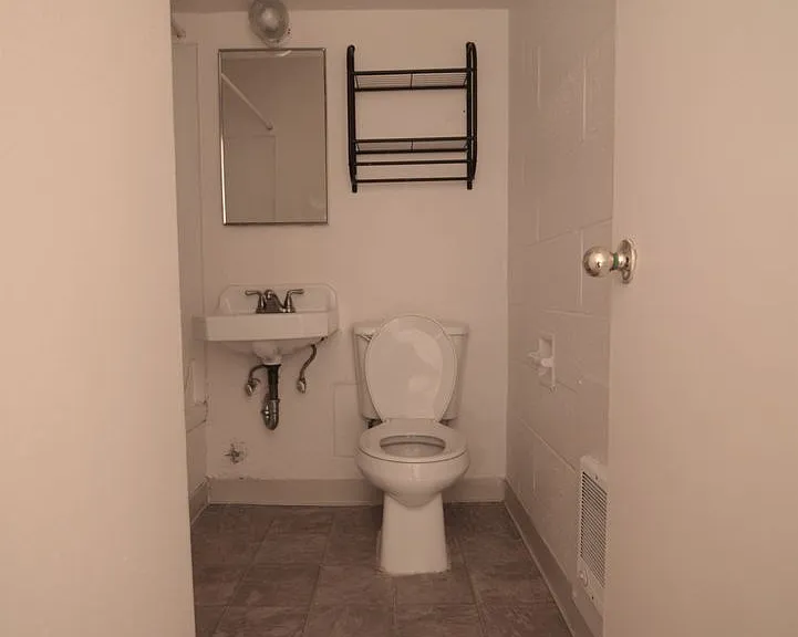 Melrose Court Apartments — Photo 15