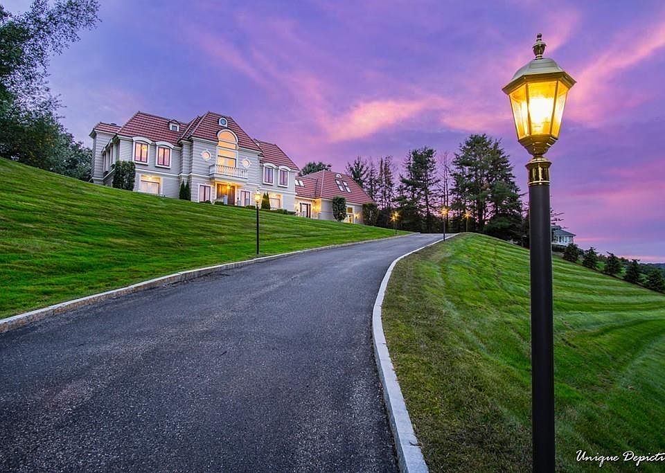 2nd image of 410 Bear Hill Rd