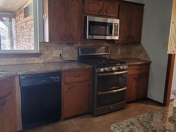5th image of 4704 NE Macarthur Cir