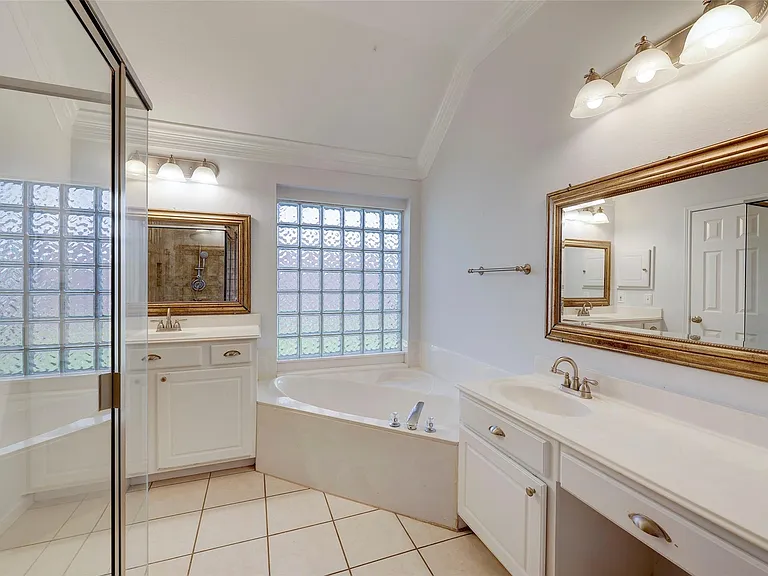 8903 Aberdeen Park Dr — Photo 10