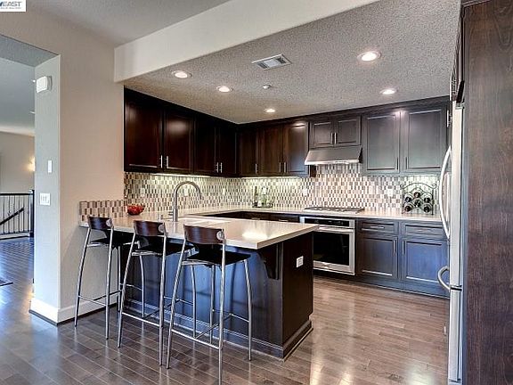 5th image of 582 Heligan Ln Unit 1