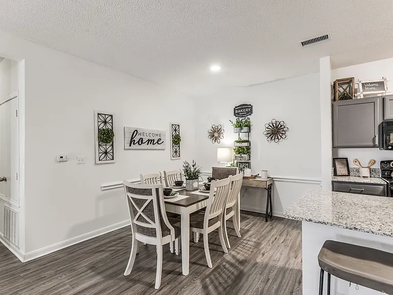 2BD, 2BA - 1150SF - Dining Area