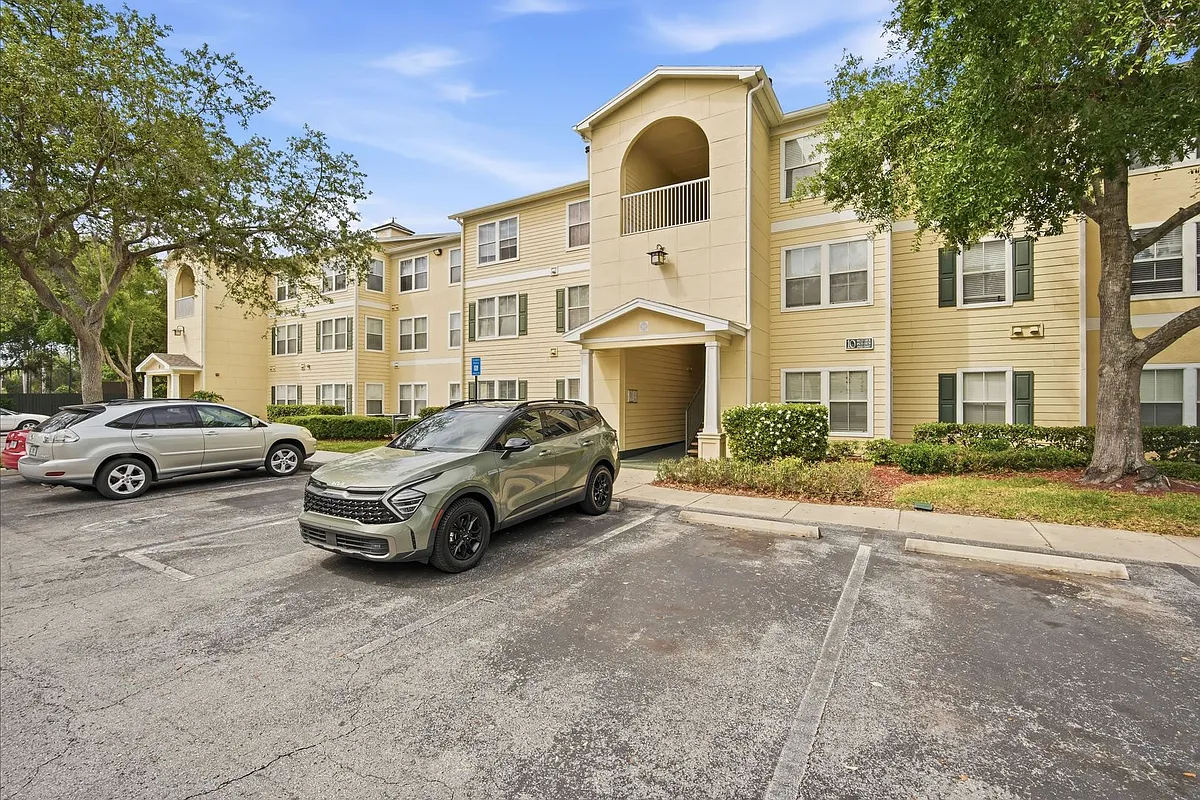 Building Photo - 18125 Sterling Gate Cir