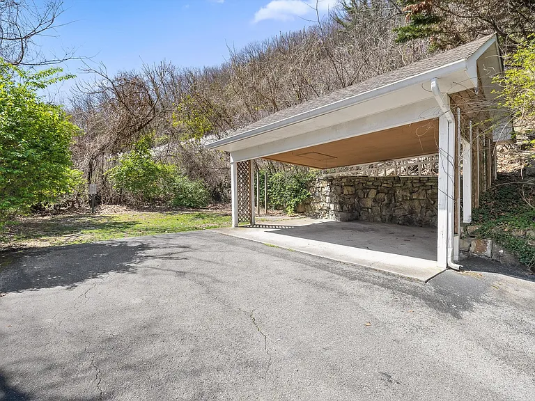565 Winterview Ln — Photo 48