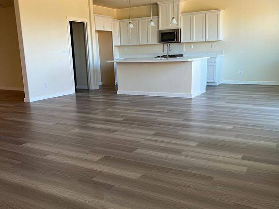 4th image of 833 Cross Creek Ln
