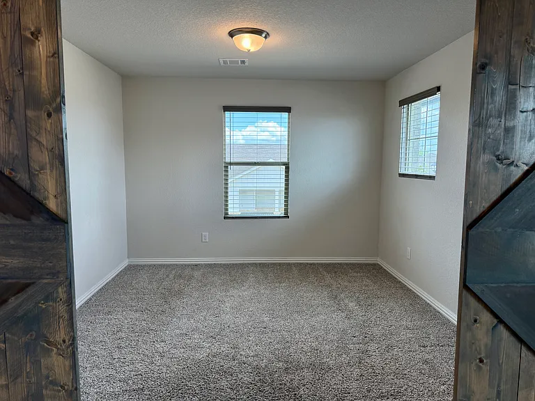 1425 Rolling Fox Dr — Photo 15