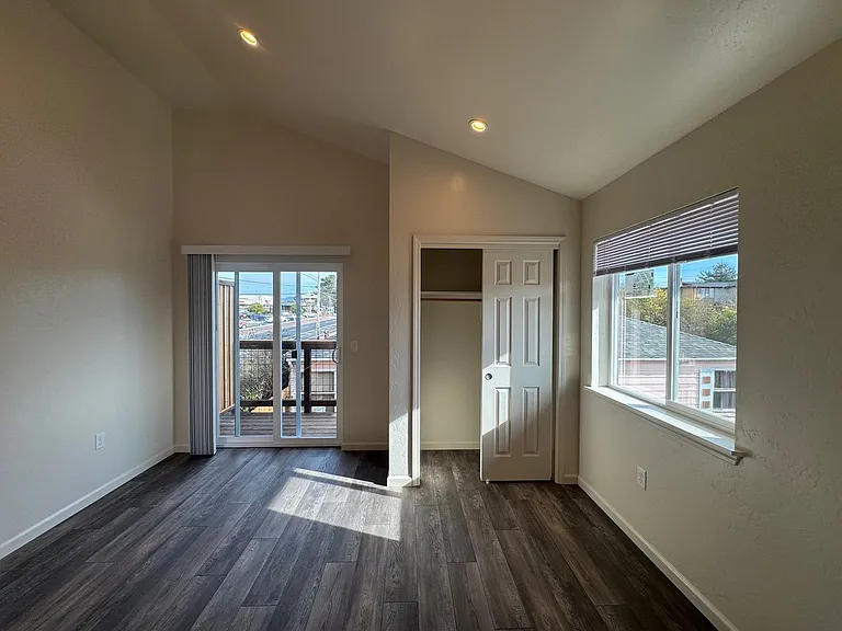 967 W Harris St — Photo 7