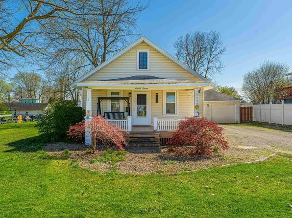 1111 4th St, Lincoln, IL 62656