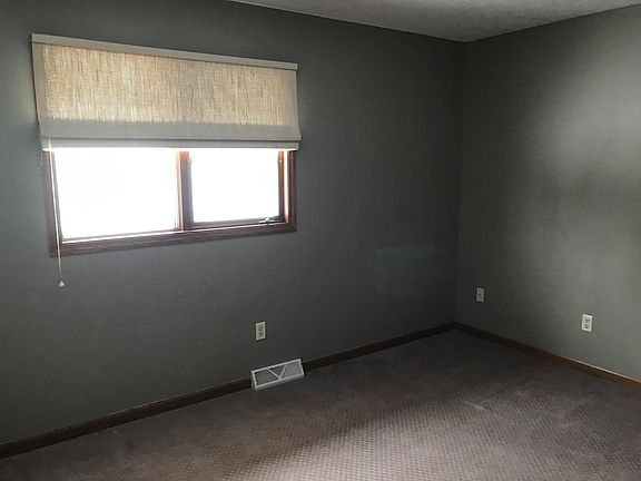 5th image of 215-225 E Linden Ave