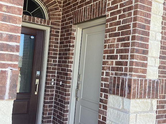 4th image of 1215 Daffodil St
